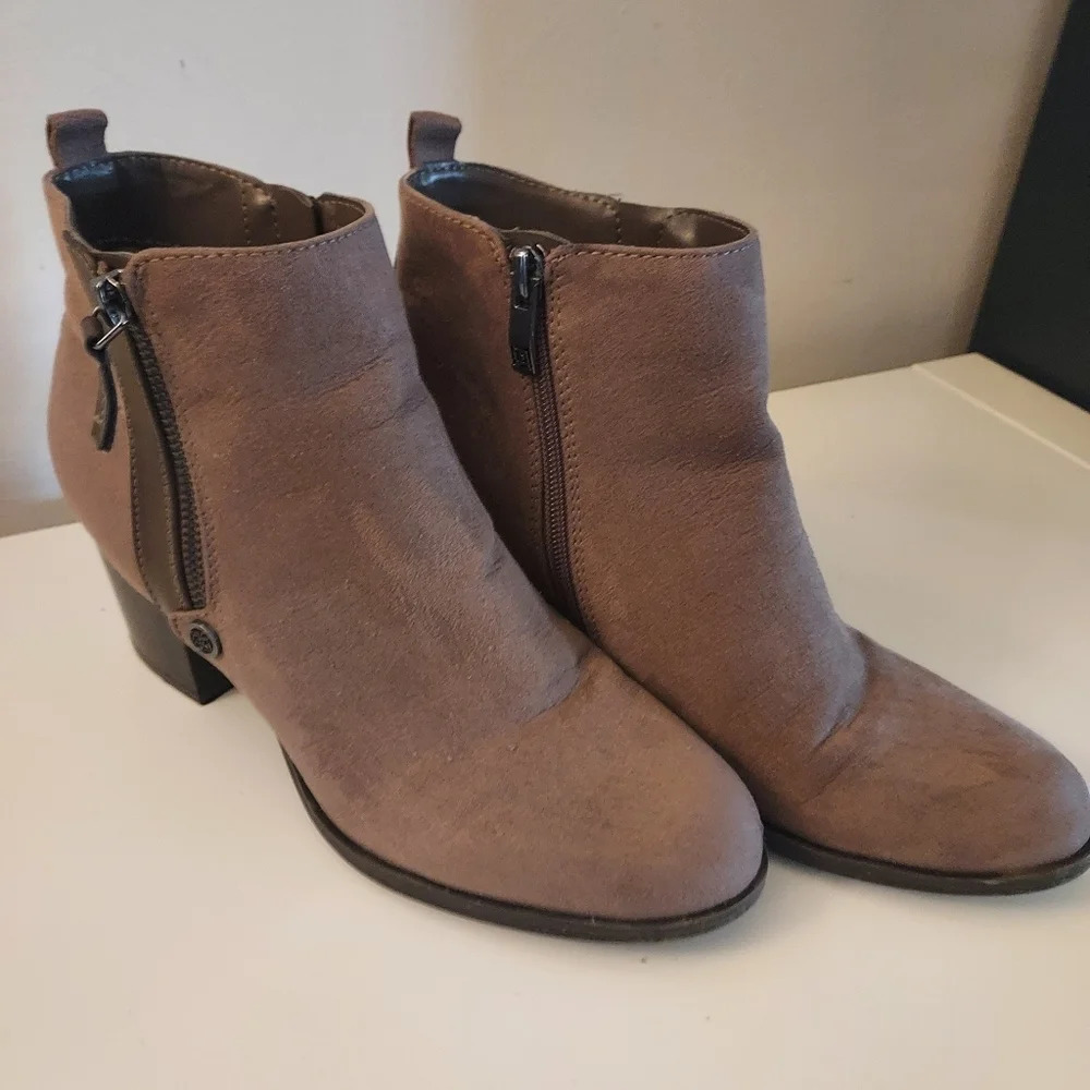 Liz Claiborne Salem Brown Booties in Size 9